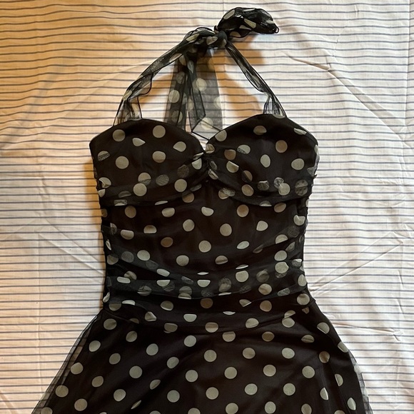 Majora Rockabilly Dress In Black with Grey Polka Dots - Picture 2 of 3